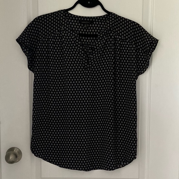3 for $25 🌸 banana republic blouse - Picture 3 of 4